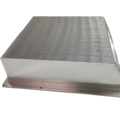 OEM Service de traitement CNC de matériaux en aluminium pour évier à chaleur à nageoires décalées