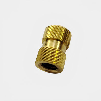 Insert de noix de cuivre moulé en titane pour l'application de capteurs en plastique M2 M3 M4 M5